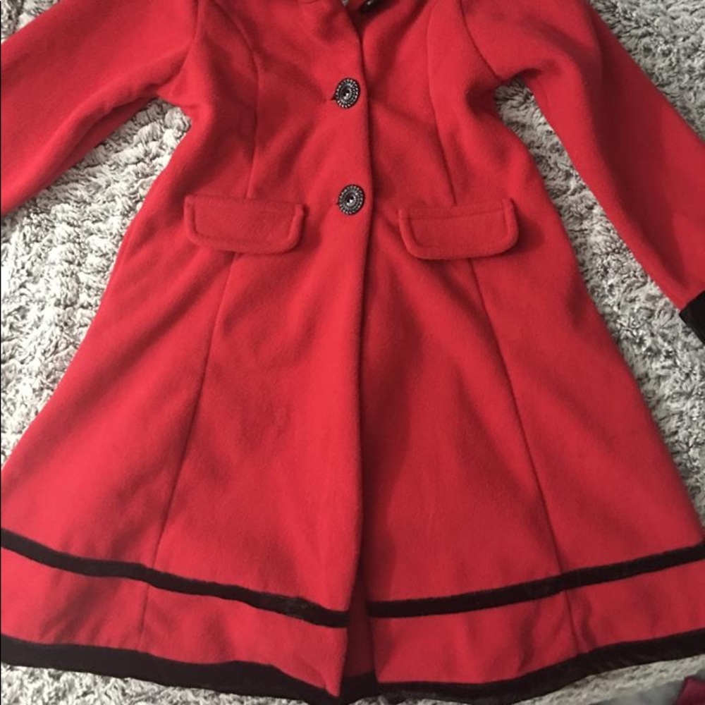 Red coat - Picture 4 of 4